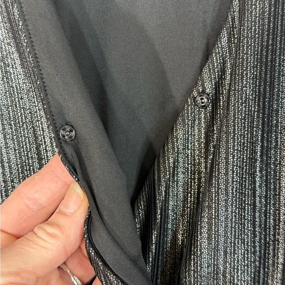 NWT ! Guess Metallic Riviera Half Sleeve Romper - Picture 3 of 5